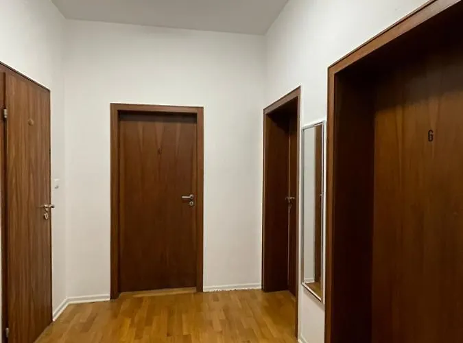 Comfortable Shared With Private In Апартаменты Весселинг