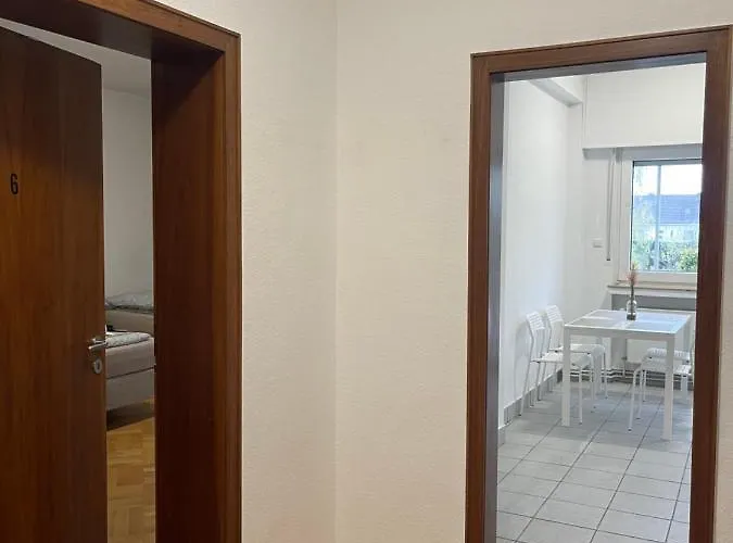 Апартаменты Comfortable Shared With Private In Весселинг