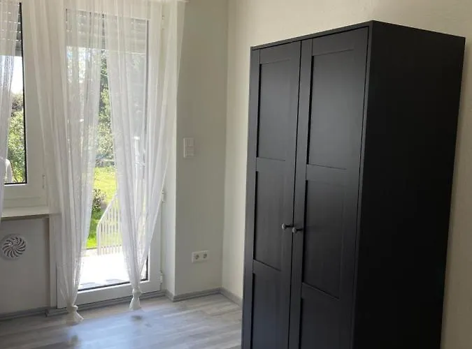 Апартаменты Comfortable Shared With Private In Весселинг